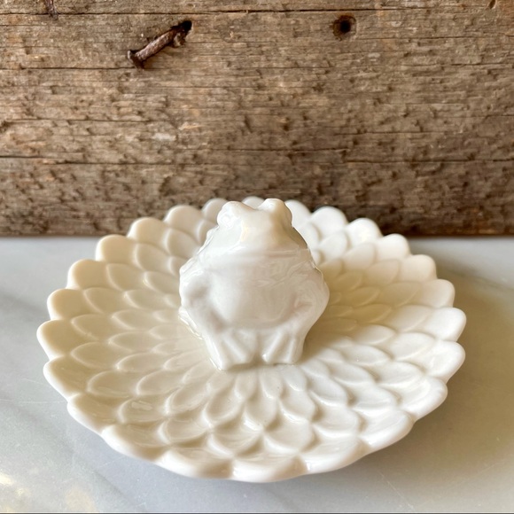 Ceramic Frog on a Lilly Pad•NWOT•Jewelry/Trinket Dish•Ivory•3.5” x 3.5” x 2”🌼 - Picture 3 of 12